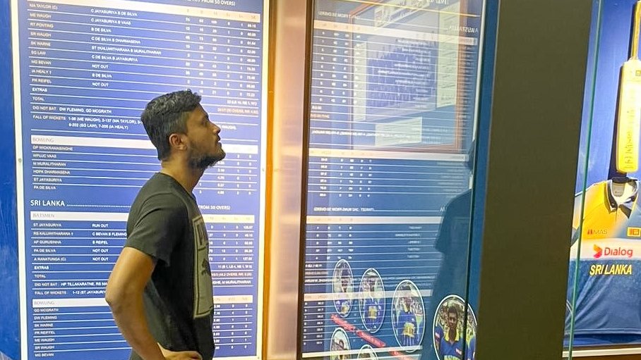 Mohammad Ashraful & Enamul Haque Jr. visited the Cricket Museum yesterday. The duo keenly observed the iconoic memories of SL Cricket.  Ashraful, spoke of his debut intl. century made at the SSC & was keen to visit the ground, which he did. #SLvsBAN #cricket @sscsportsclub