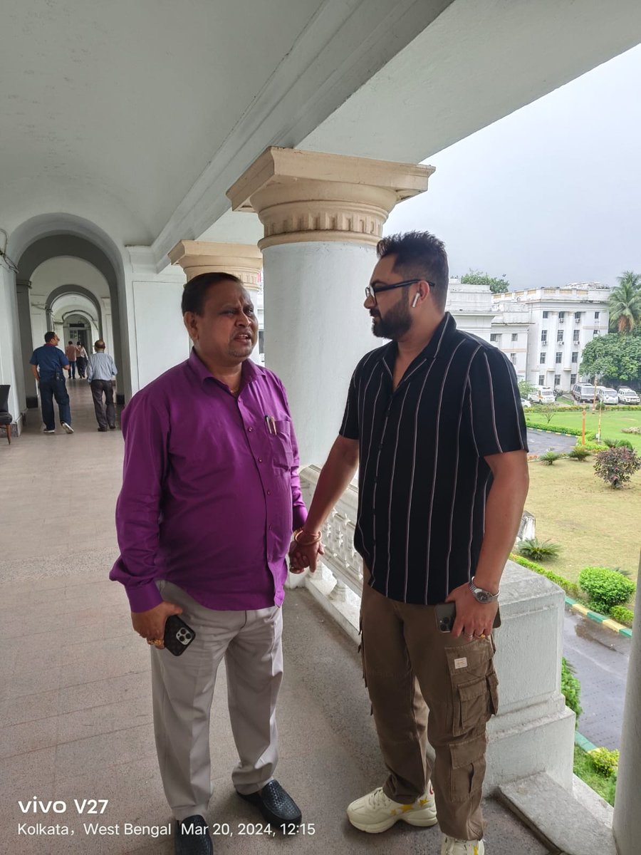 Humayunjup's tweet photo. আজ বিধানসভায় বাংলা চলচ্চিত্র জগতের অন্যতম অভিনেতা তথা চণ্ডীপুর বিধানসভার বিধায়ক @myslf_soham সঙ্গে বিশেষ কিছু মুহূর্ত।

#SohamChakraborty #assembly https://t.co/KE5P2c67nR