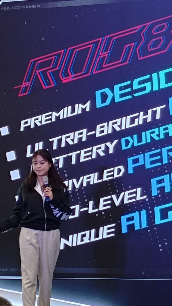 #ROGPhone8ID Beyond Gaming menggunakan AI Kamera Tingkat Pro: 50 MP utama dengan 6-Axix Hybrid Gimbal Stabilizer 3.0; 13 MP 
ultrawide yang memiliki lensa bebas; 32 MP telephoto dengan 3X optical zoom dan OIS <a href="/ASUS_ROG_ID/">ROG Indonesia</a>