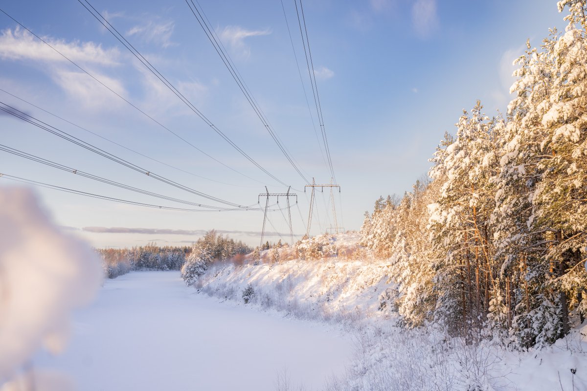 Fingridin tuore raportti tarjoaa katsauksen Suomen sähköjärjestelmän toimintaan talvella 2023–2024❄️ Kylmä sää tammikuun alussa nosti sähkönkulutusta, jolloin toteutui sähkön kulutushuippu: 14 993 MWh/h. Haastavista olosuhteista huolimatta sähköä riitti, ja merkittävä sähkön…