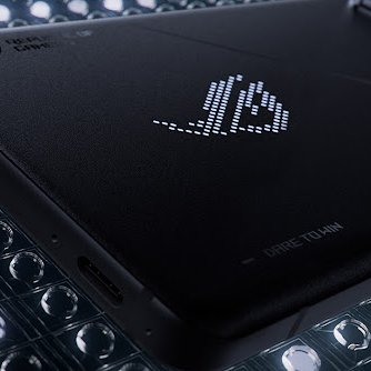 #ROGPhone8ID Beyond Gaming memiliki AniMe Vision: Layar sekunder eksklusif berupa Mini LED yang dapat disesuaikan pada ROG Phone 8 Pro dan ROG Phone 8 Pro Edition <a href="/ASUS_ROG_ID/">ROG Indonesia</a>