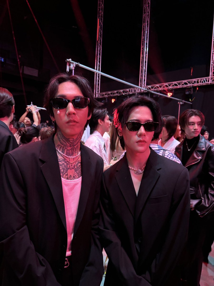 official_bamm's tweet photo. รีแคป After Party DICE
(by แอดมาง แบบฉบับหญิงสาวที่มีทั้งคนรู้จักและเพิ่งทำความรู้จักกับน้องๆในงาน)

ปล. ทุกตัวอักษรที่พิมพ์มิได้มีเจตนาเชิงลบกับศิลปินท่านใด มีเพียงแต่ความรุ้สึกทางบวก ความเอ็นดู และทำการรีวิวความสนุกสนานภายในงานเท่านั้น 

#bamm
#DICE_DEBUTSHOWCASE 
#DICE_SONRAY https://t.co/wsDAnGY0Ha
