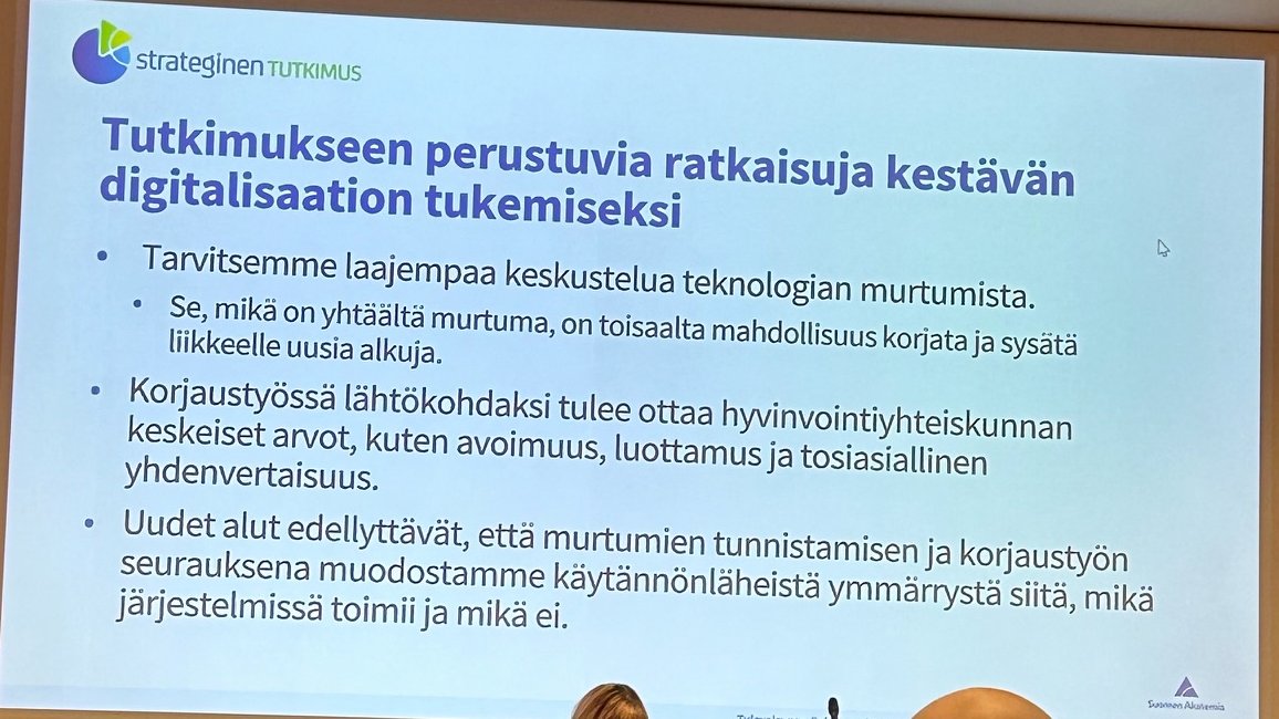 Mitä neuvoksi? Tässä alla muutama idea. Lisää voit lukea tänään julkaistussa <a href="/Akatemia_STN/">Strateginen tutkimus</a>  ja sosiaaliturvakomitean tietokoosteessa, “Digitalisaatio, työn murros ja sosiaaliturva”: aka.fi/globalassets/3…