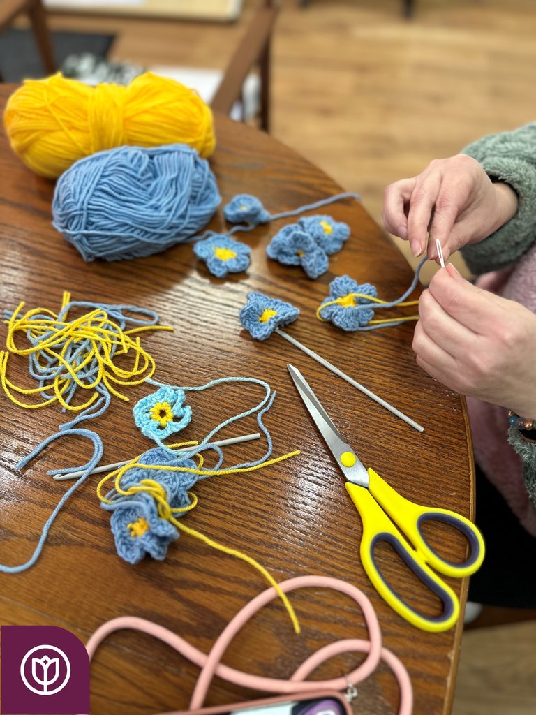 HISCNorthherts's tweet photo. 🌸 We came together yesterday at Wool and All in Letchworth for fun and stitching for Dementia Week. 🧶✨ Thanks to everyone for joining us to make forget-me-nots. Join us for more sessions next Tuesday. #thinkDementia #dementiaawareness #yarnbombing https://t.co/0QlRQRRs6p