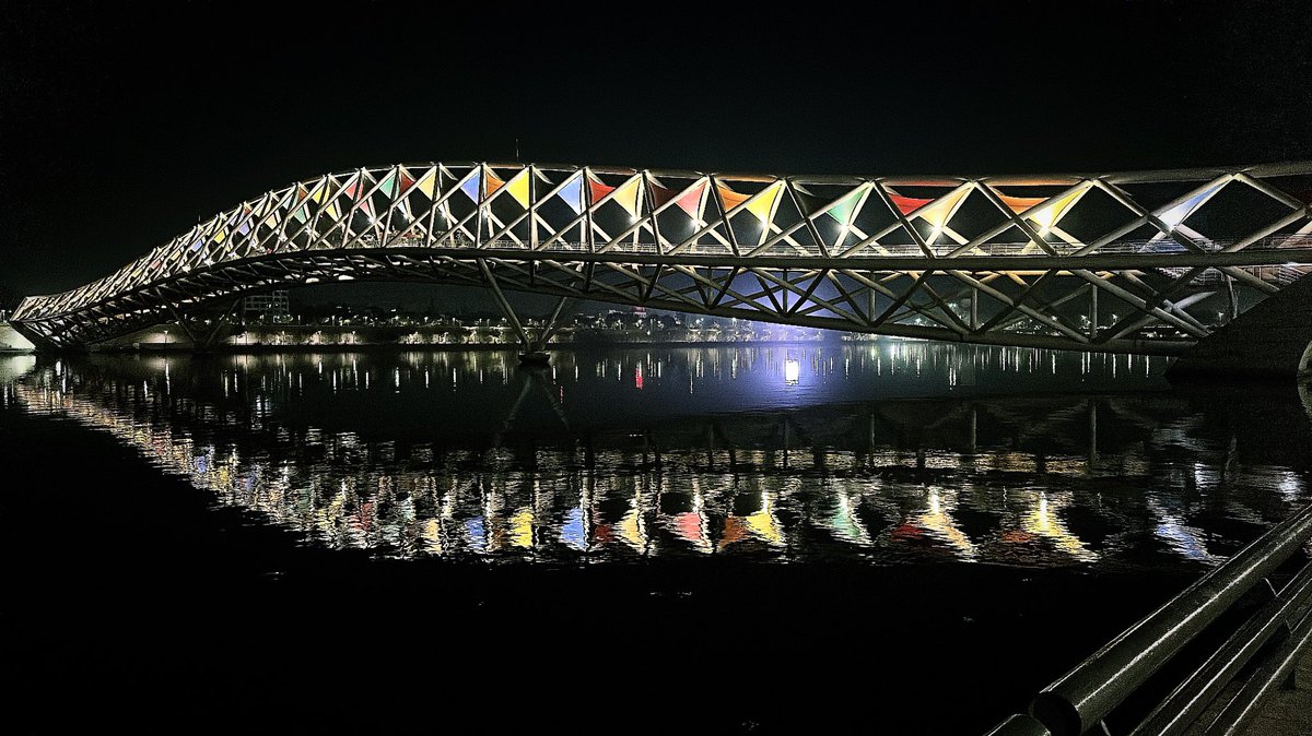 aditiraval's tweet photo. Amdavad ni beauty - Riverfront…. I request AMC to allow all the citizens till 12 am during summers for running cycling and walking especially near Atal Bridge part😍

I tried @mybyk_in for the first time at this area and in love with the view ❤️ https://t.co/O8So0JL831