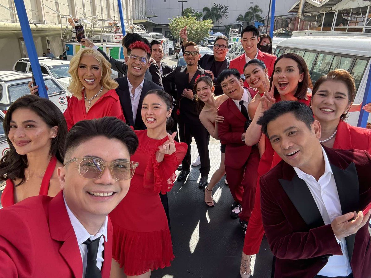 teddspotting's tweet photo. To God be the glory! Ikaw lamang ang may takda at ikaw lamanag ang may gawa! 🌈❤️💚💙 #ShowtimeSaGMA https://t.co/oMB66POCc8