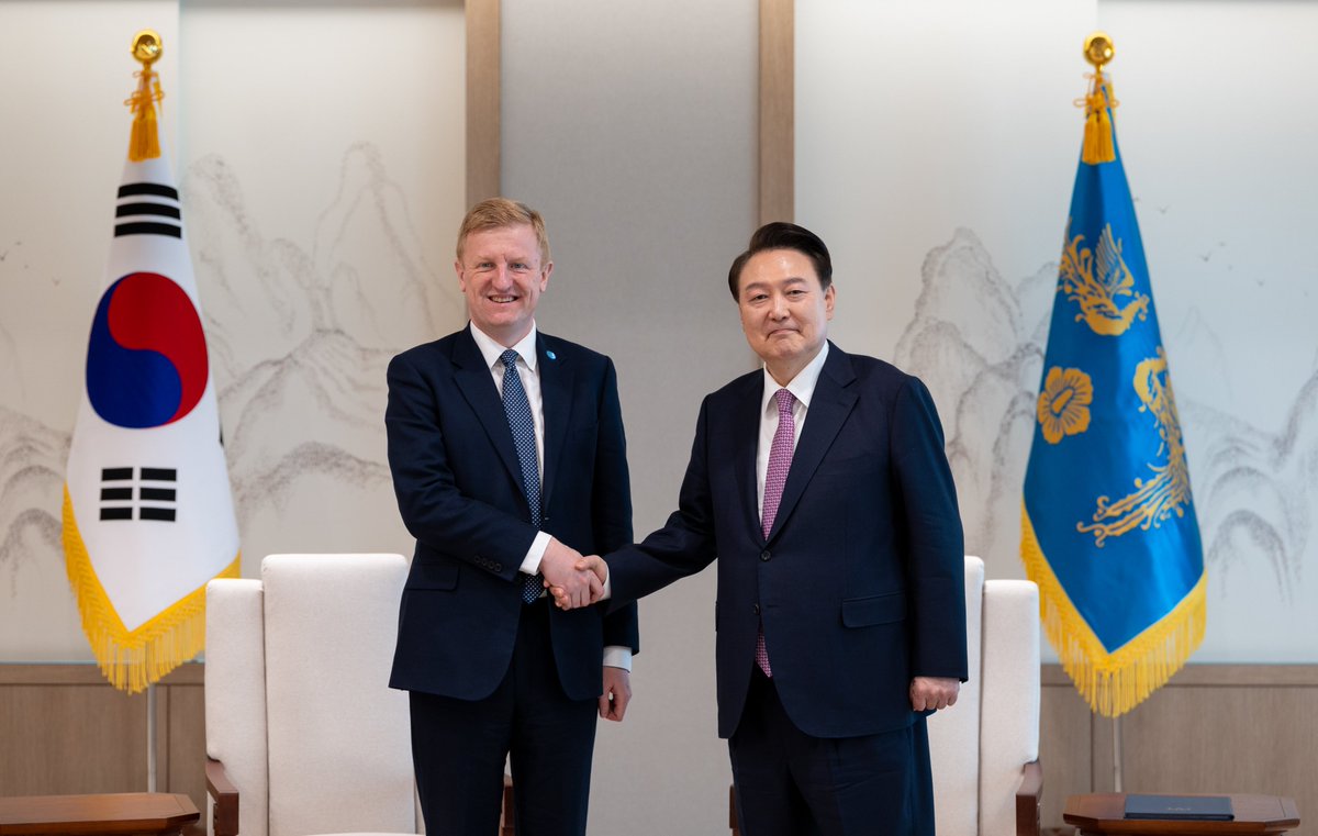 🇬🇧 & 🇰🇷 are global strategic partners In #Seoul for #S4D3, Deputy PM @OliverDowden met with @President_KR Yoon Suk-Yeol to discuss UK-Korea cooperation, including peace & security in the Indo-Pacific, under the Downing Street Accord