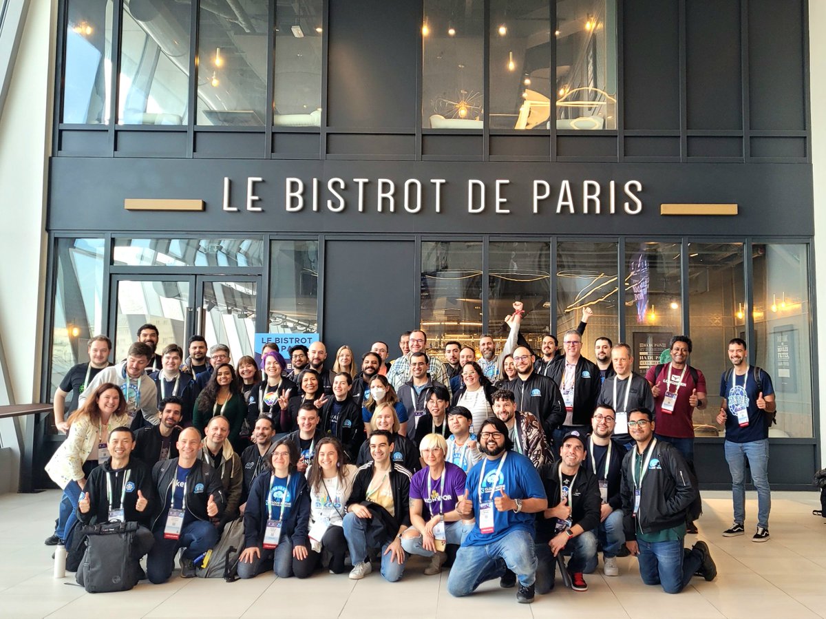 The One With The Awesome @CNCFAmbassadors 🤩 Love love love this ritual of Ambassador breakfast every @CloudNativeFdn KubeCon - so much fun meeting everyone 🙌🏼 #KubeCon #KubeConParis
