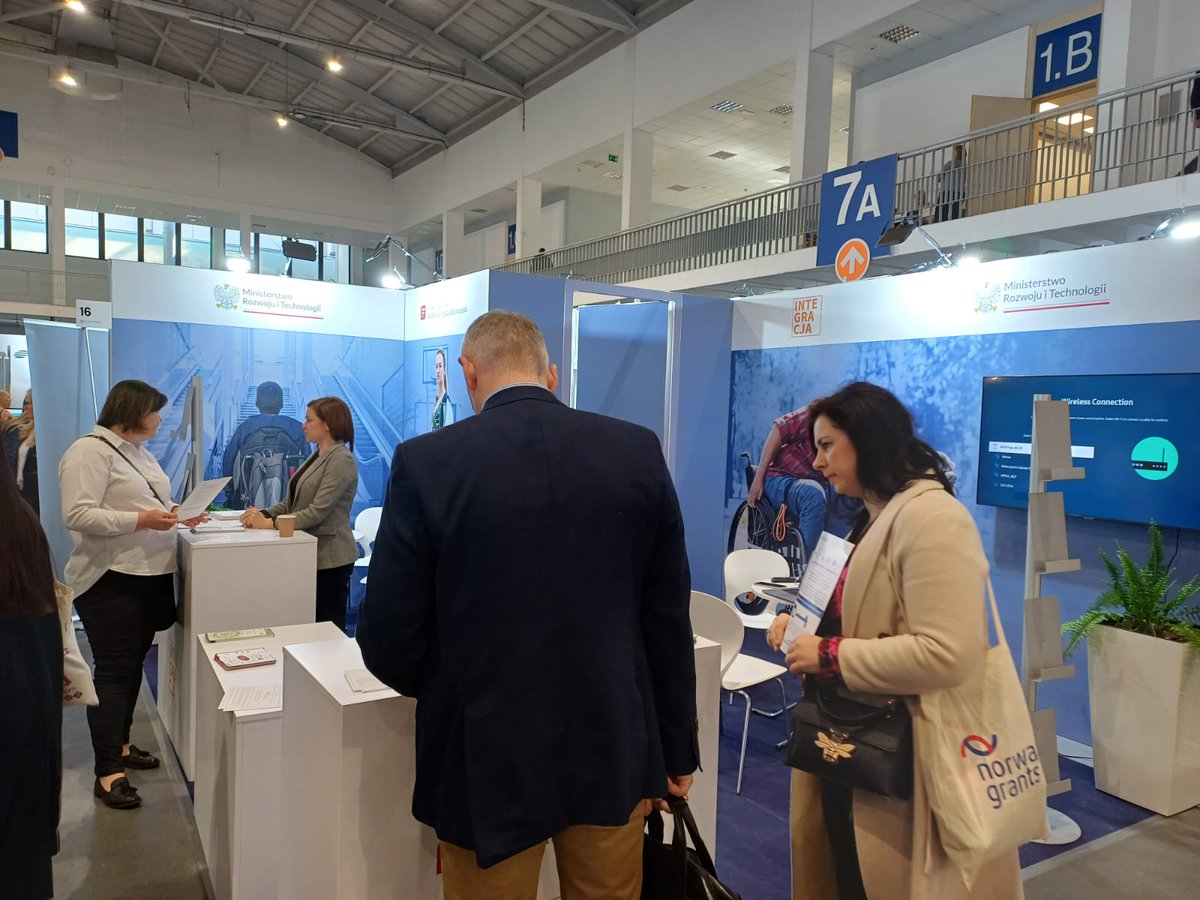 MRiTGOVPL's tweet photo. 📸 Trwają Targi #SALMED 2024 w Poznaniu, na których spotkasz nas w pawilonie 7 na stoisku 16 ✅
Zachęcamy do rozmów i dowiedzenia się, jak #MRiT promuje dostępność oraz firmy tworzące produkty i usługi dla osób z niepełnosprawnościami. Współwystawcami na naszym stoisku są @parpgovpl oraz Fundacja Integracja.
Czekamy na Ciebie! 👋