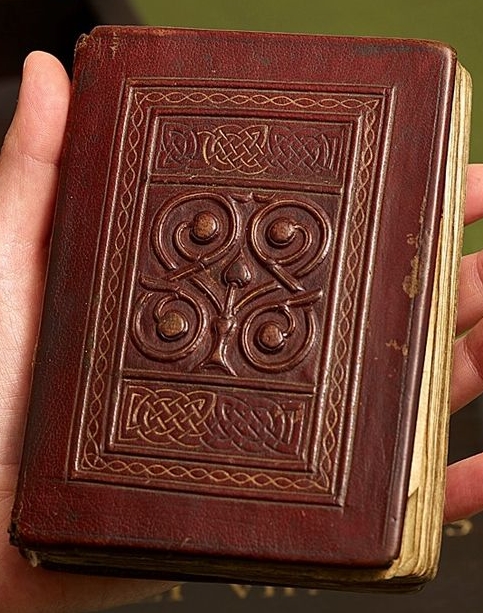 incunabula's tweet image. Today, March 20th, is the Feast Day of St Cuthbert, the patron saint of Northumbria.
Here is Raine's account of the discovery of St Cuthbert's Gospel in 1104, when the coffin of St Cuthbert (d. 687), bishop of Lindisfarne, was opened at Durham Cathedral.
This Gospel Book is…