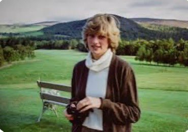 The whole ‘Kate is a photographer’ narrative was a hoax from the beginning & just another cosplay of Princess Diana who was a keen photographer & liked taking photos of her family. 📸

#KensingtonPalaceEXPOSED 
#KensingtonPalaceLied 
#AbolishTheMonarchy