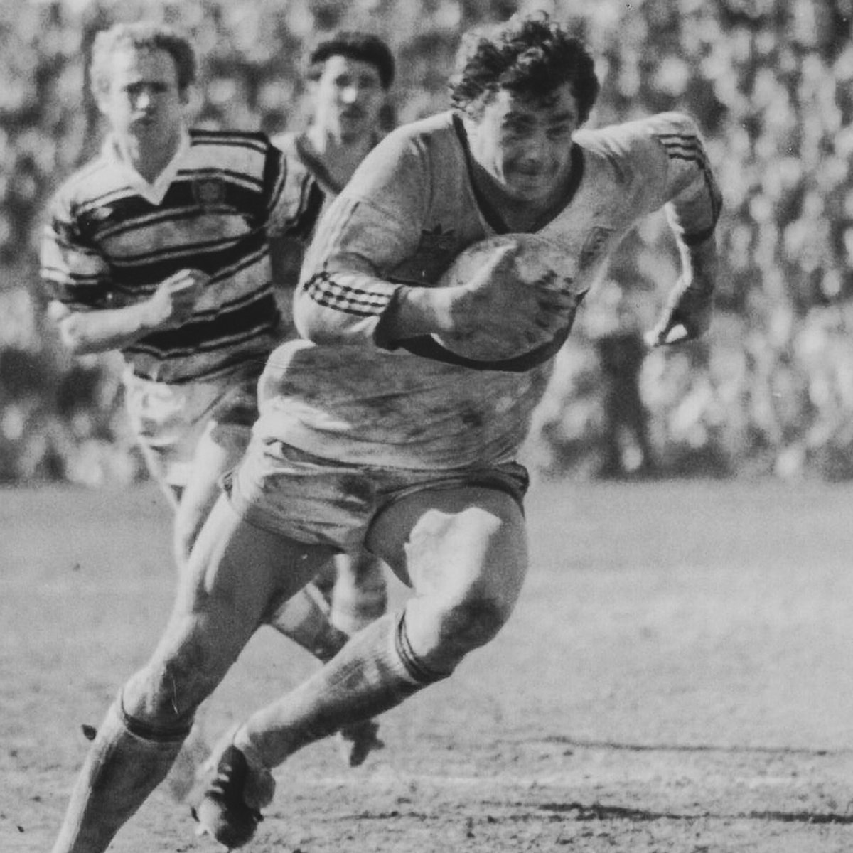 We are saddened to learn of the passing of former Hull KR player, Phil Lowe - one of the city's great Rugby League figures. 

The thoughts and condolences of everyone at Hull FC are with Phil's family and friends at this difficult time.