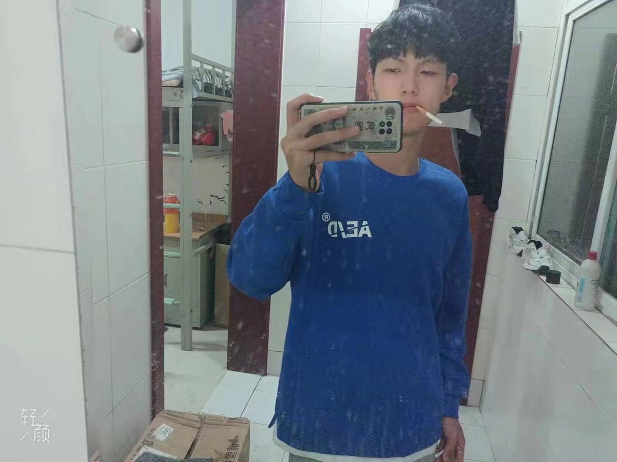 jk7_ct's tweet photo. 我只是来交友找个五官三观一致的小姐姐，合适可以见面的，结果一上来推全是什么调，约，🚪搞不懂了没有真心交友的嘛 https://t.co/o4T53CYkPe