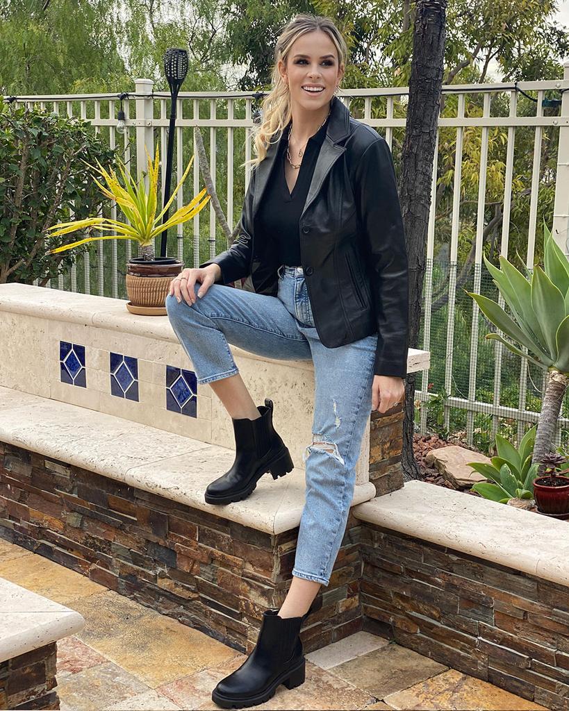 fanjacketss's tweet photo. Capturing moments of pure joy and confidence on International Day of Happiness with the incredible 'Jessica Chaska' in our classic leather blazer! 🌟💫

#fanjackets #womenswear #fashion #womensfashion #style https://t.co/HQxGyXjdHu