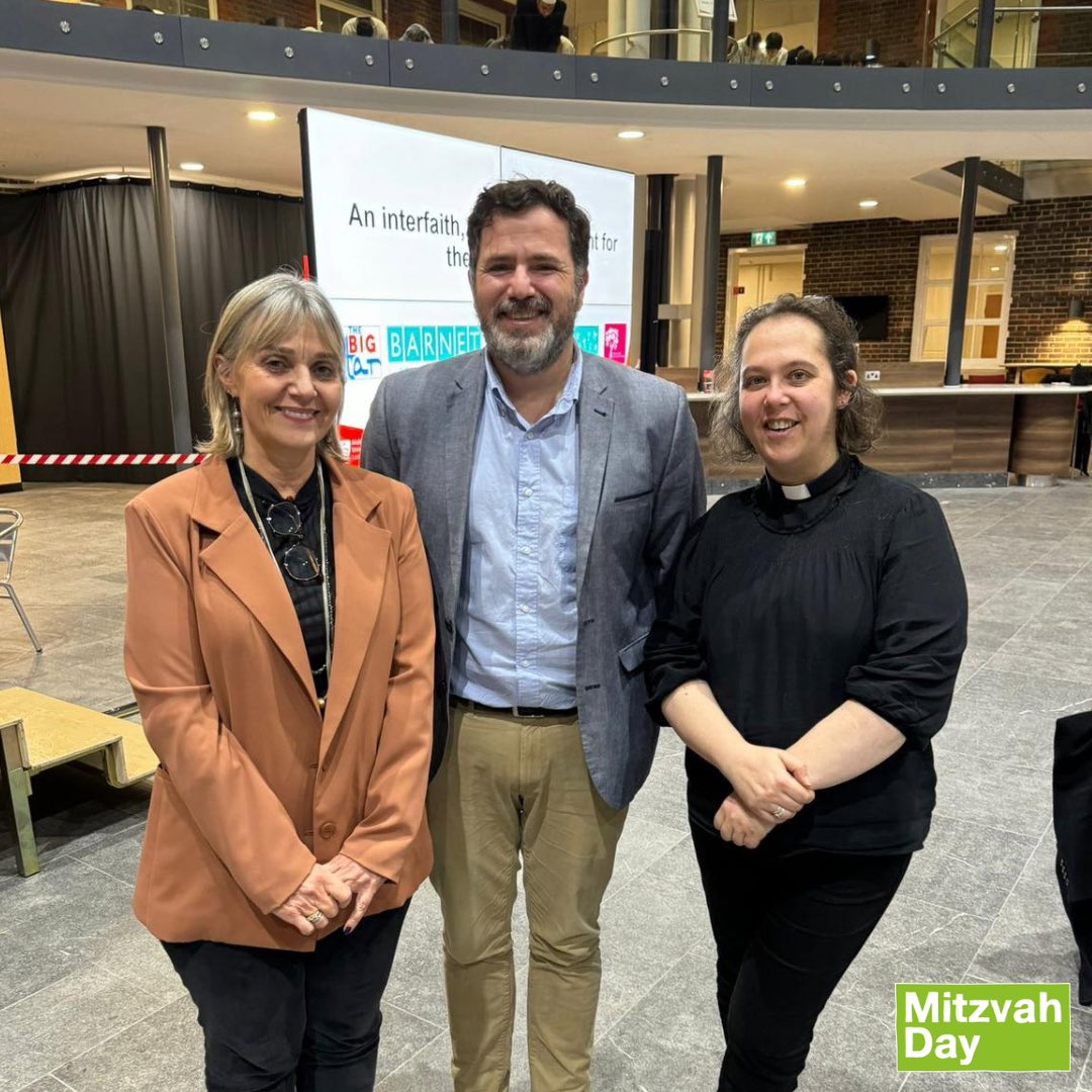 Mitzvah Day Chair and Founder @lauraemarks together with CEO @stuartdiamond and trustee Julie Gittoes attended the annual Big Iftar last night at Middlesex University ☪️🌍 The Big Iftar saw friends from all faiths and none come together
