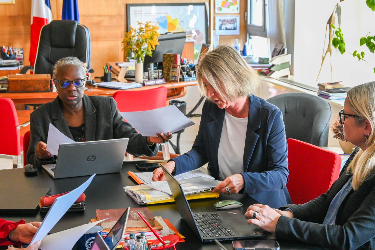 Une nouvelle commission #CNR, présidée par la rectrice <a href="/CDrucker_Godard/">Carole Godard</a>, valide 5 nouveaux projets en faveur de l'égalité des chances, du bien-être et de la réussite des élèves.
Au total, 139 projets sont financés grâce au Fonds d'innovation pédagogique #FIP dans l'<a href="/aclimoges/">Académie de Limoges</a>.