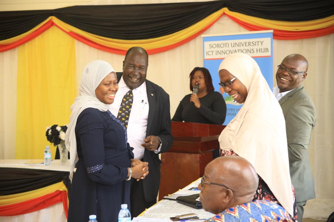 Sunlibdept's tweet image. The Minister of ICT & National Guidance, Hon. Dr. Chris Baryomunsi @CHRISBARYOMUNS1 is at @SorotiUniversi1 to launch the "Regional ICT Innovation Hub".
"The HUB is to enable Ugandans be able to come up with solutions to the day-to-day challenges", the minister says.