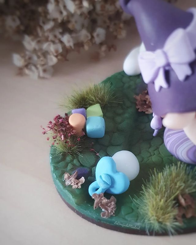 BrujadeMadrid's tweet photo. ¡Aquí tienes más y más detalles! 😍
👉 Chupetes, gatito blanco, juguetes...
⠀
Cada base tiene su propio ecosistema 🤣
#polymerclayartist #polymerclaycreation #fimoclay #LaBrujadeMadrid https://t.co/qE1RhZzmLn