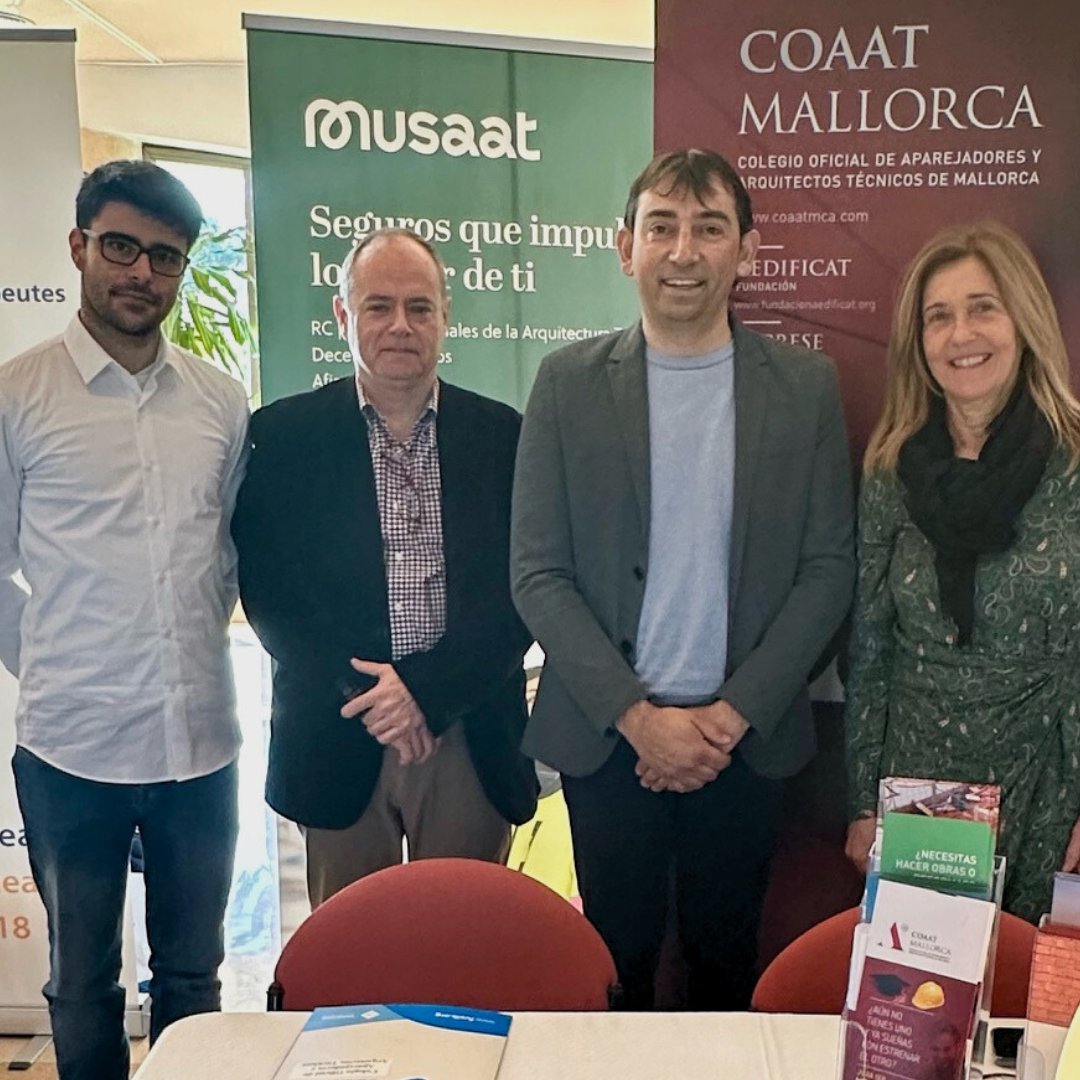 COGITIBalears's tweet photo. Compartimos contigo algunas fotografías que hicimos durante el #JobDayUIB.
Estamos encantados 😄 de haber participado en este evento, organizado por la @UIBuniversitat, el @DOIP_UIB y el @SOIBgoib.
#CogitiBalears #UIB #DOIP #ingeniería #ColegioOficial #COGITI #ingeniero https://t.co/Qm3dBsM3yU