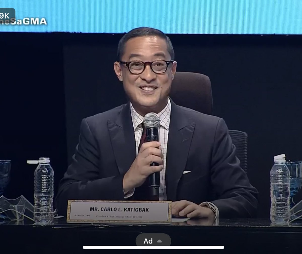 FckTitoQC's tweet image. Salute to this man.. who stood with @ABSCBN during it’s darker days and is bringing back the company to it’s glories era!! 

Mahal na mahal ka namin Sir Carlo! 
❤️💚💙

#CarloKatigbak 
#ShowtimeSaGMA