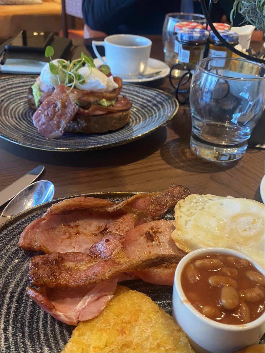 Good morning, Manchester! 🌞 Start your day with a smile and a cup of your favourite brew. ☕ How about a lazy breakfast at The Lowry Hotel? 🍽️ bit.ly/OffersatTLH