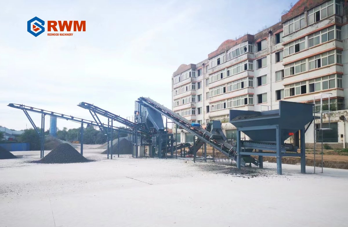 RWM-Asphalt recycled material crushing and screening production line！
Developed flexible roller crusher for crushing.
Welcome consulting, ordering!
Email: info@rwmasphaltplant.com
Whatsapp / Wechat :  0086-15032603360
T: 0086-311-85170210