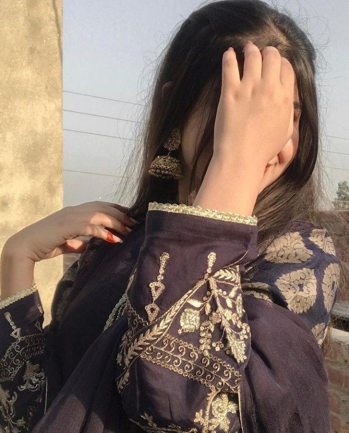 Waheedbookdepu's tweet photo. وہ پوچھنا یہ تھا کہ:🤔🤔🙄😜
یہ جو "ڈوب مرنے کا مقام" ہے یہ کہاں واقع ہے😀😂🤣
جو ممبرز Like Comments نہیں کرتے ان کو سیر کروانی ہے🤣🤣
#deprem #cutegirls #Metacrown https://t.co/OiRwH4VsX7