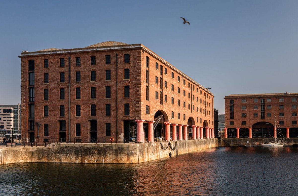 In 1839 dock engineer, Jesse Hartley, put forward proposals for an ambitious and pioneering enclosed dock warehouse system. When it opened in 1846, the #AlbertDock was the first non-combustible warehouse system in the world. 🧱🌊