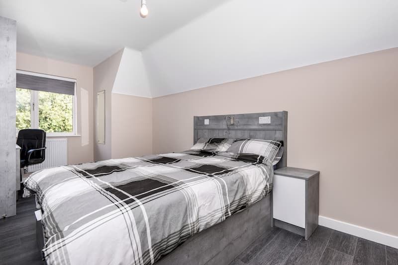 staylets1's tweet photo. Looking for #longtermaccommodation in #Surrey? 

Our self-contained #studios and #apartments are perfect for #extendedstays. Conveniently located near major motorways and within walking distance of amenities. Enjoy complimentary Wi-Fi and on-site parking. https://t.co/fseqncvynt https://t.co/RFJ5uKX9kA