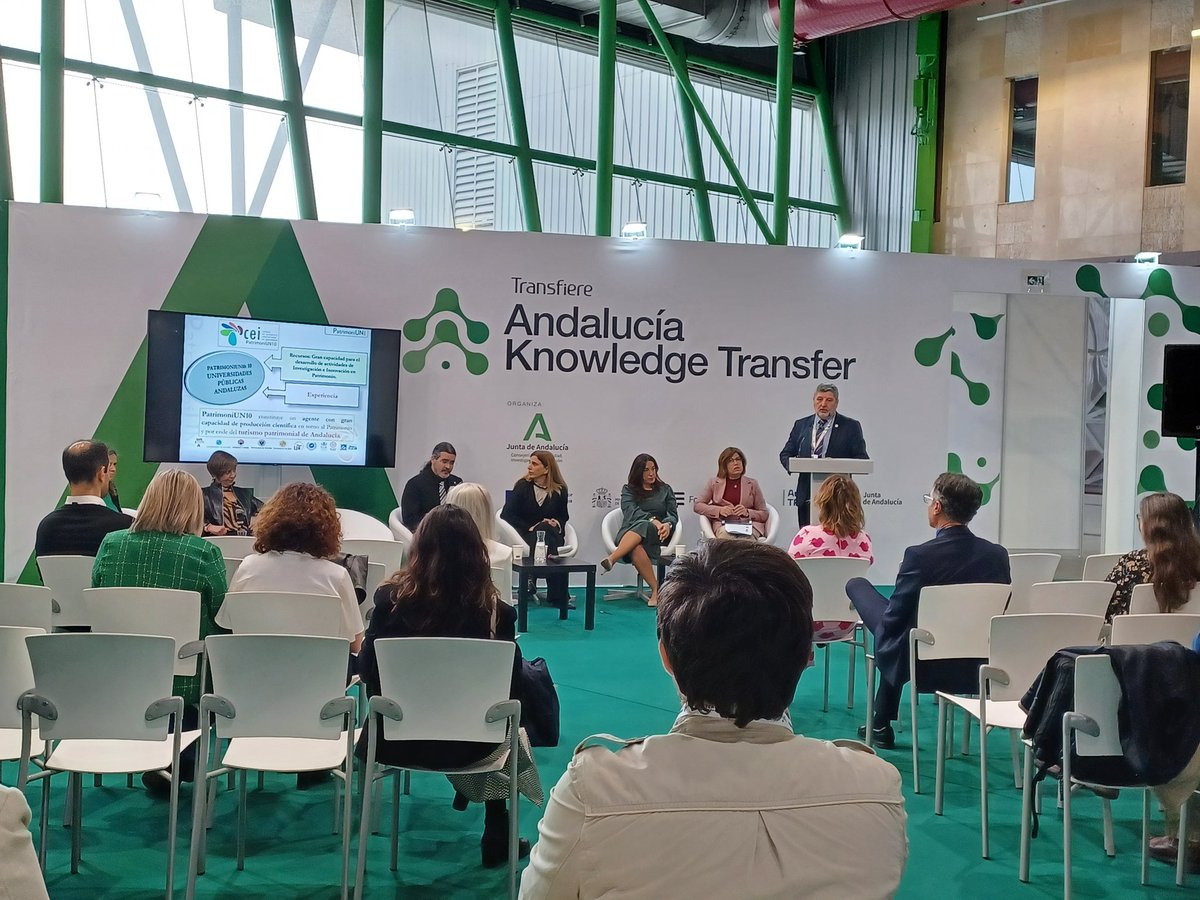 OTRIUJA's tweet image. Buenos días! Comenzamos el @ForoTransfiere con nuestro investigador y presidente del @ceipatrimonio @ujaen Juan Carlos Castillo explicando el proyecto singular en el stand #AndaluciaKnowledge de @UniversidadAnd #Transferencia #conocimiento