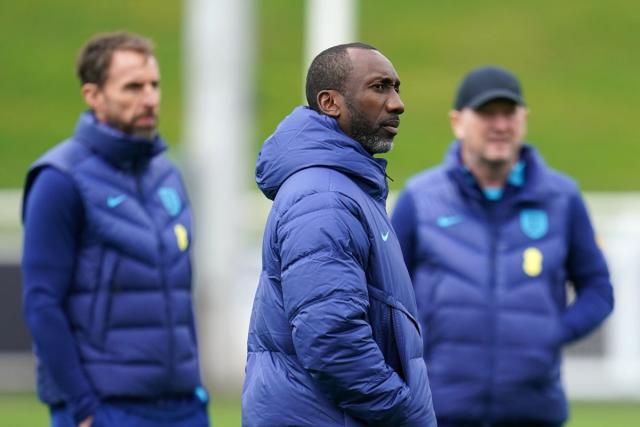 𝐈 𝐚𝐥𝐰𝐚𝐲𝐬 𝐠𝐞𝐭 𝐚𝐬𝐤𝐞𝐝 𝐭𝐡𝐢𝐬 1 𝐪𝐮𝐞𝐬𝐭𝐢𝐨𝐧

"𝑾𝒉𝒂𝒕 𝒔𝒉𝒐𝒖𝒍𝒅 𝑰 𝒅𝒐 𝒂𝒔 𝒂 𝒇𝒐𝒐𝒕𝒃𝒂𝒍𝒍 𝒄𝒐𝒂𝒄𝒉?"

Although every coach will have a different journey.

There are keys things to do.

➠ Here's 8