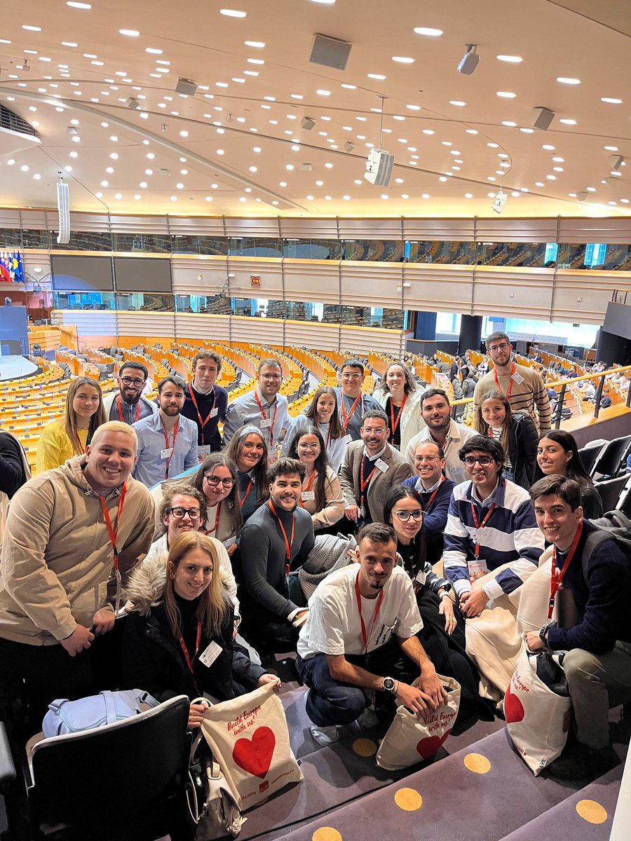 JSCanarias's tweet photo. Día II Bruselas 🇧🇪🇪🇺

-📌Visita al Parlamento Europeo 
-📌Encuentro con el eurodiputado @JFLopezAguilar
📌Visita al Parlamentarium 

#MyChoiceMyVoice https://t.co/1Kq6QMbi7K