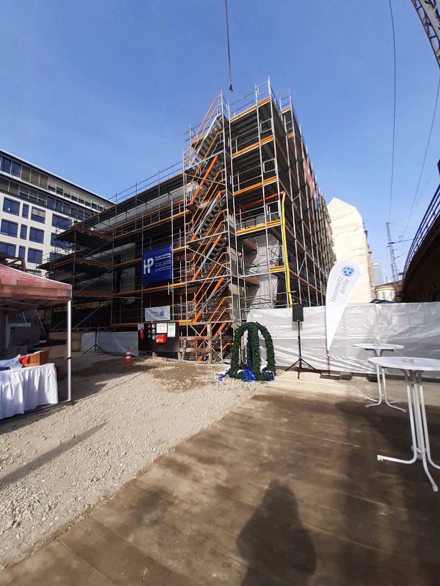 Von Frühjahrsmüdigkeit keine Spur: #StromnetzBerlin feiert Richtfest für ein Umspannwerk in #Berlin Mitte.