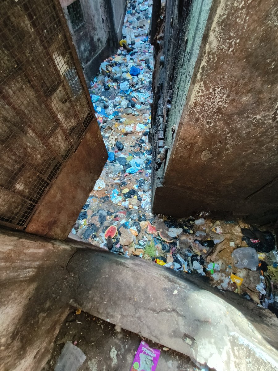 AyazSharif7's tweet photo. "Dear @mybmc @mybmcWardB, we urgently request your assistance regarding the uncleaned sewer in Mumbai The stagnant water and garbage accumulation have reached alarming levels, causing many problems. Kindly prioritize this matter for immediate action to prevent further damage. Thx https://t.co/KgxCjnryCp