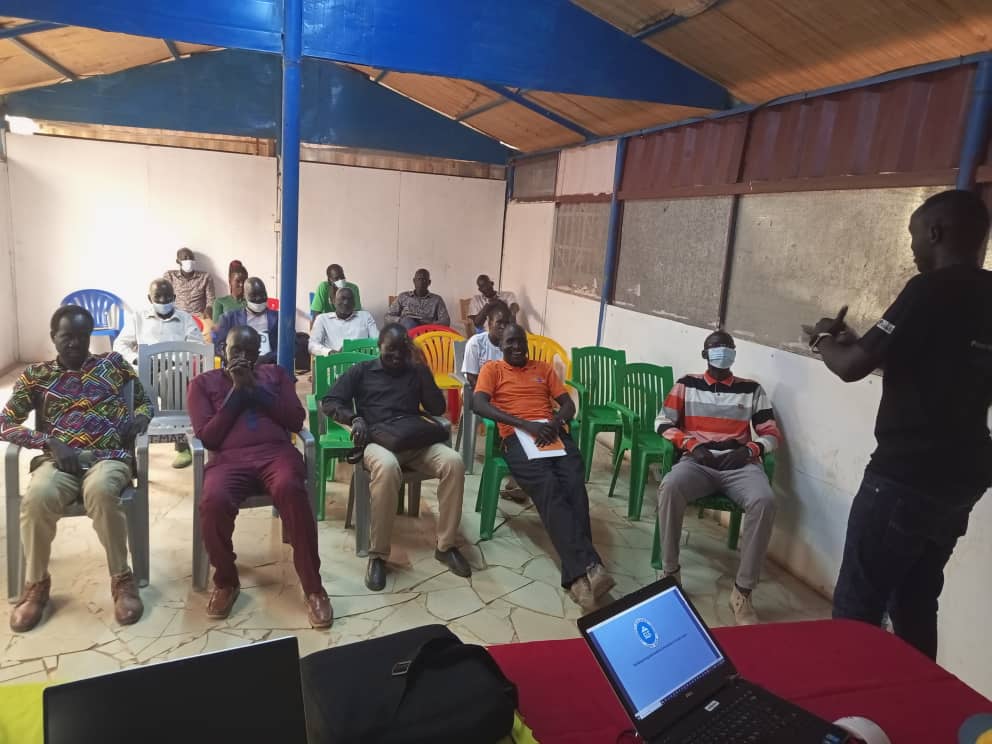GoCDC's tweet photo. Stakeholder engagement meeting in Bentiu on Hagiga Wahid, Rumors and Misinformation; Collaboration with stakeholders is key in the project's fact-checking work. We are pleased to commence efforts to provide access to accurate and verified information.🧑‍💻🤳 https://t.co/xExYA0dN6u