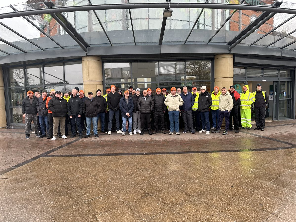 6th week of the South Tyneside Refuse strike, leafleting and engaging with the public in Jarrow and Hebburn today, against bullying at work. @GMBCampaigns @itvtynetees @strike_map