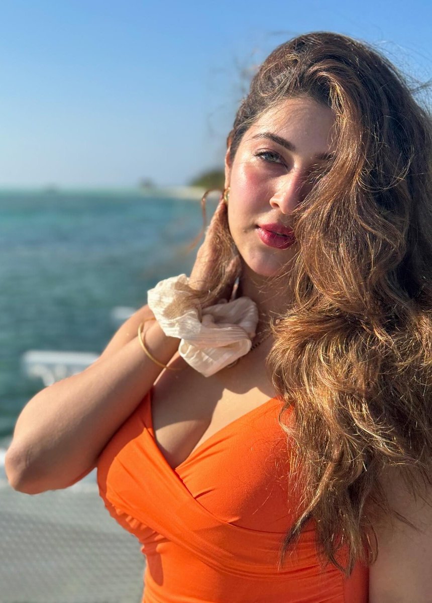 Bangaru Hundi 🥹🥵😍 Sonarika Bhadoria 🧡🩵