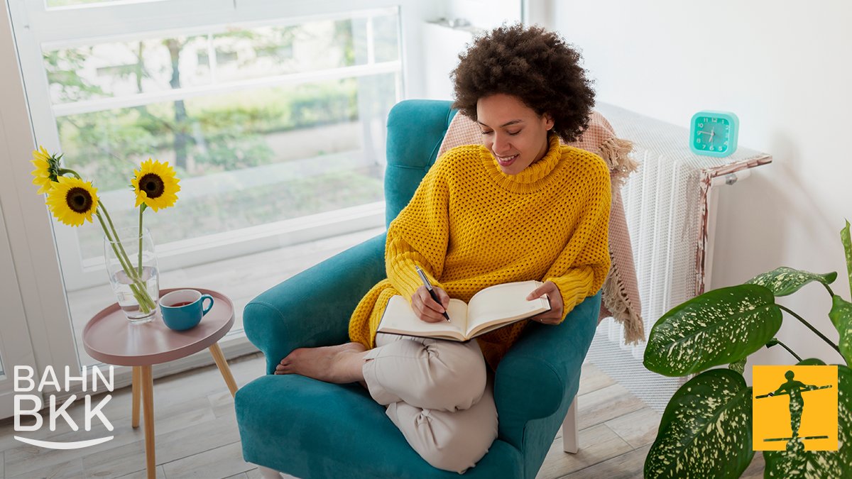 Schreib dich glücklich! 📖💖 Ein Alltag mit Glückstagebuch stärkt dein Glücksempfinden. Entdecke auch unsere Gesundheitskurse zur Stressbewältigung. Wir übernehmen anteilig Kosten. Hier entlang Richtung Glück! 🌟💪 #Gesundheitskurse #BAHNBKK bahn-bkk.de/cms-media/medi…