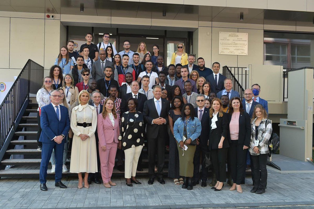 Joyeuse #JournéedelaFrancophonie! La Francophonie est un élément fort de la relation bilatérale très riche &amp; très dynamique 🇷🇴-🇫🇷. «Etat-phare» de la Francophonie en Europe centrale &amp; de l’est, la 🇷🇴 est engagée pour une #Francophonie de l’avenir, efficace &amp; créative. <a href="/MAERomania/">Ministry of Foreign Affairs of Romania 🇷🇴</a>