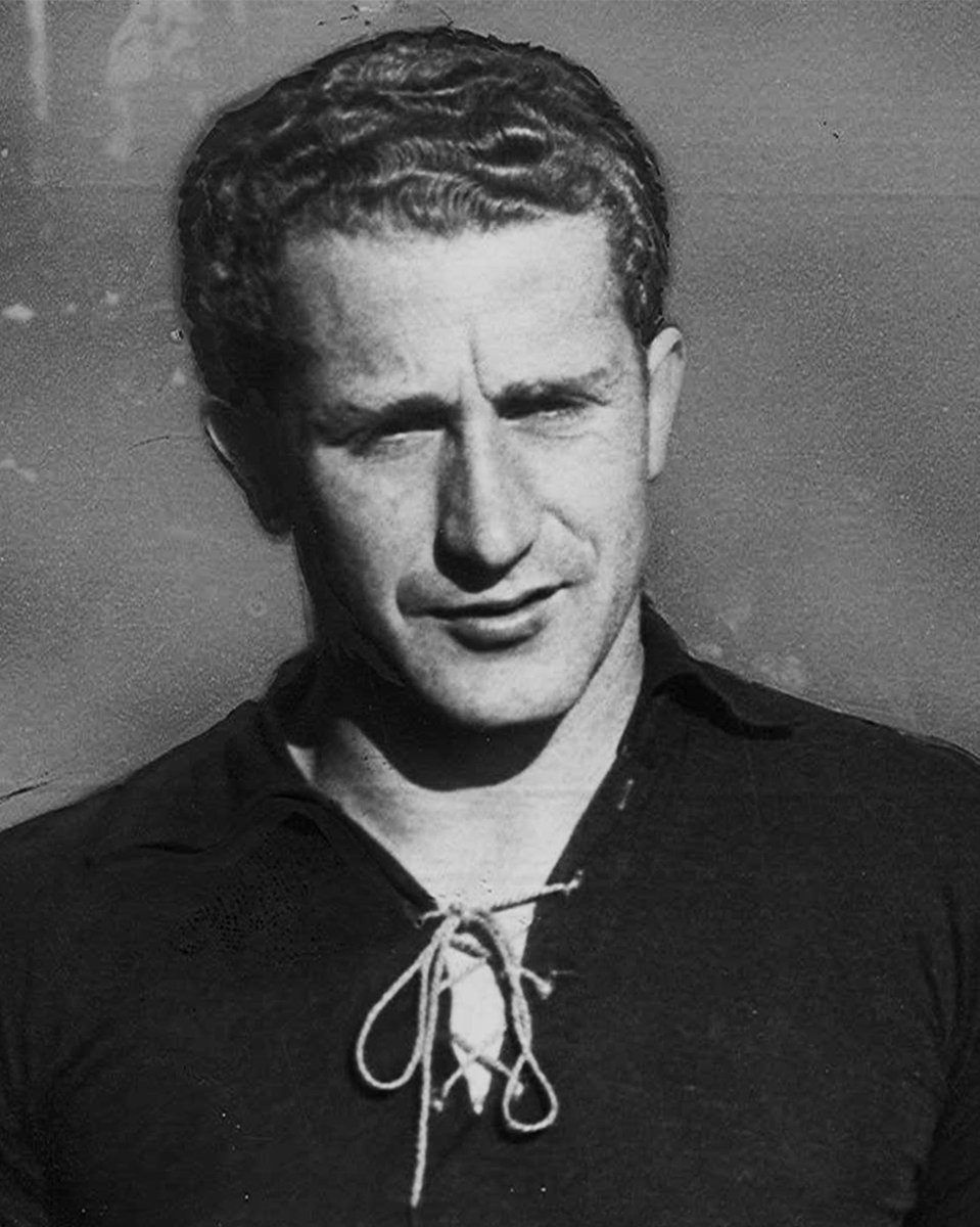 Rote_Teufel's tweet photo. Heute vor 29 Jahren ist Werner Liebrich von uns gegangen – Held von Bern, Deutscher Meister, #Betze-Legende. Wir denken an Dich, Werner! 🕯️ https://t.co/2vrqeg3EDt