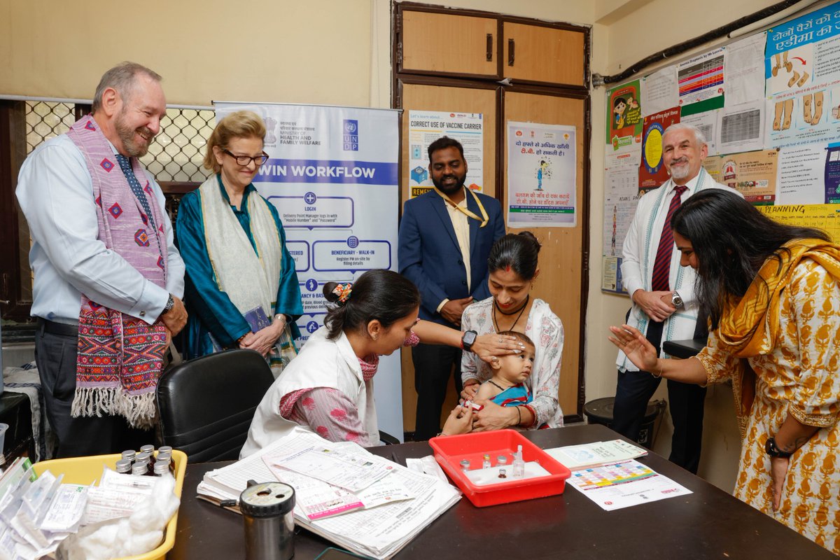 UNDP_India's tweet photo. Using tech for healthier 🇮🇳.

@DMcLachlanK, Regional Dir Asia-Pac, @UN #DCO, visited a polyclinic 🏥 in #Delhi, to witness operations of #eVIN, #CoWIN, &amp; #UWIN Pilot for vaccination.

Engaging w/ healthcare workers, he explored how digitization helps in ensuring #VaccineEquity💉. https://t.co/zI9y6N0qGS