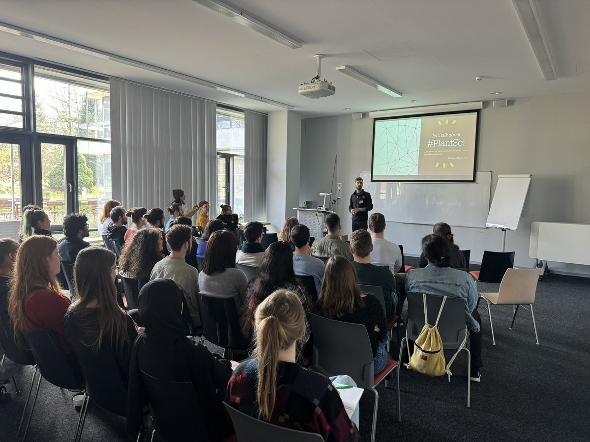 Our symposium is starting! Preceded by an official introduction, we have David Spencer talking about how to communicate science to the public!