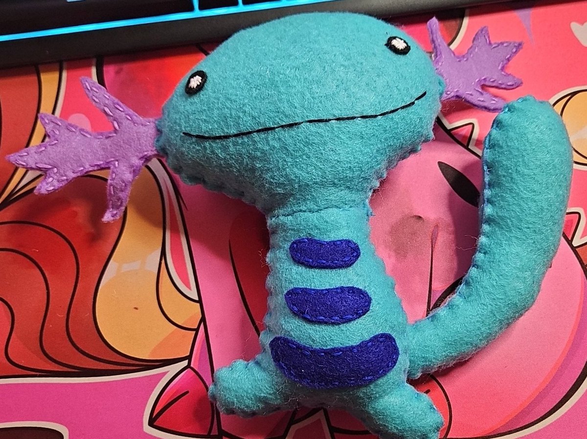 SeikeBer's tweet photo. I made a wooper pokemon plushie!! https://t.co/LE3Hm3tIrt
