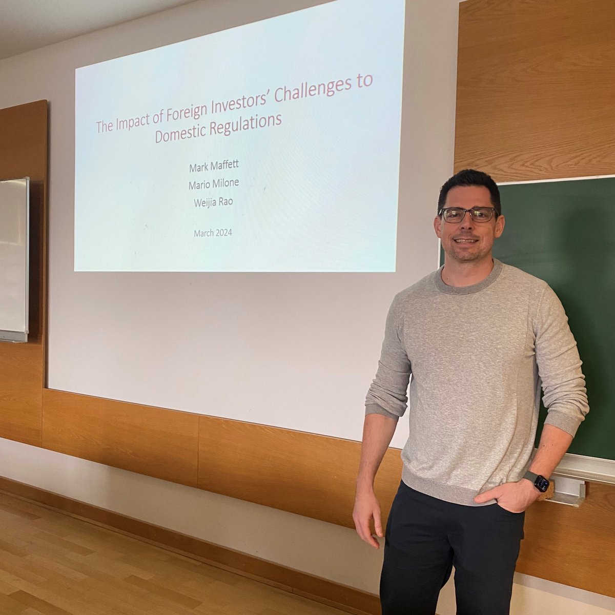 How do foreign investors' challenges impact host-country regulations? Mark Maffet (@univmiami) tackled this question in the last #trr266 seminar series, presenting his research insights on the topic. Thank you very much for your visit - we enjoyed discussing research with you!