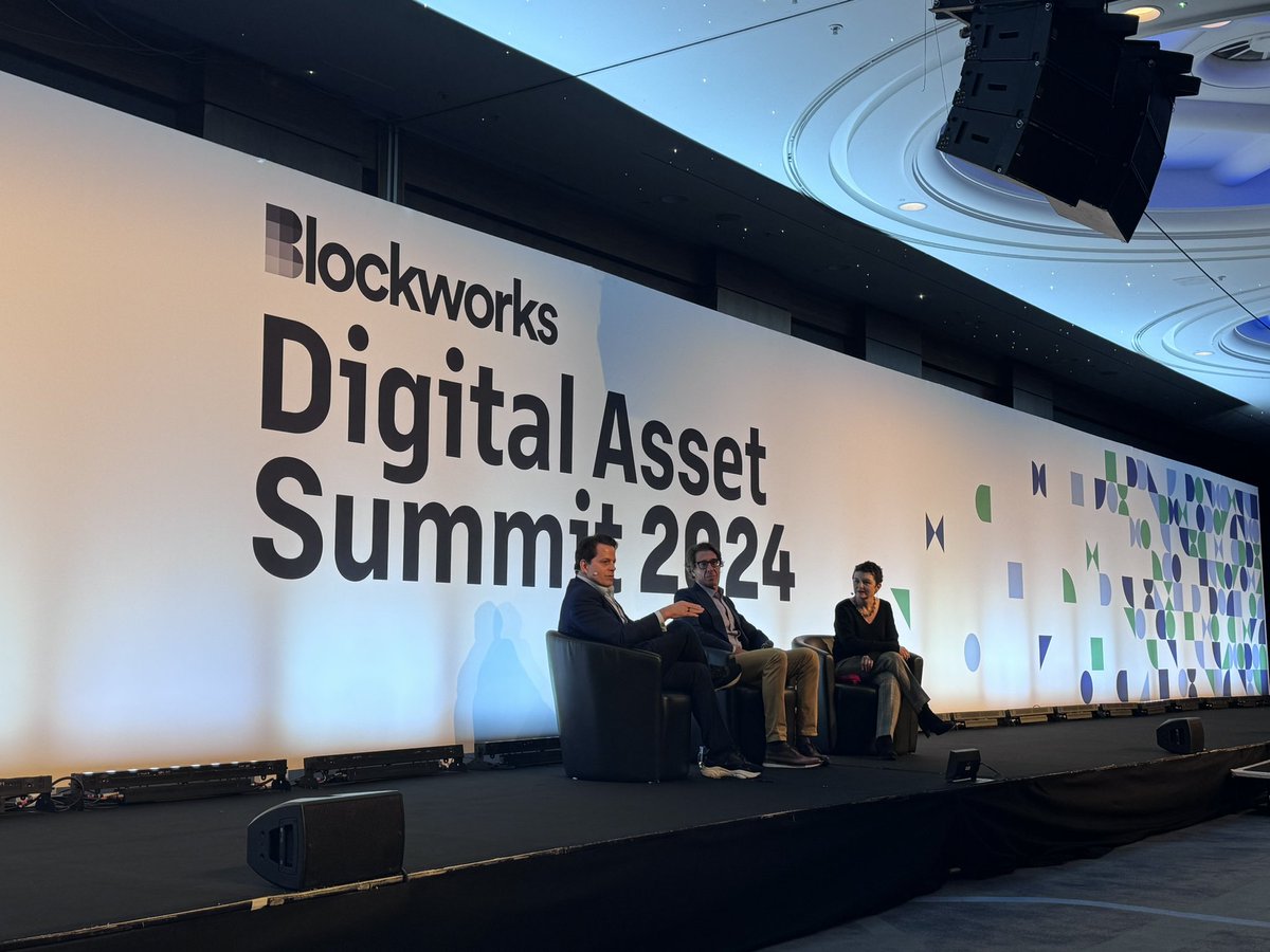 What a morning panel at @blockworksDAS with @NoelleInMadrid , @Scaramucci and @DTAPCAP on macro case for digital assets! “This sh*t ages you” 😅