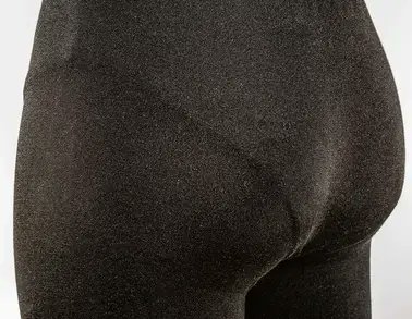 LADIES: please stop doing this. yoga pants are for thongs and cheeky panties, not no dayum granny panties 🤦🏾‍♂️