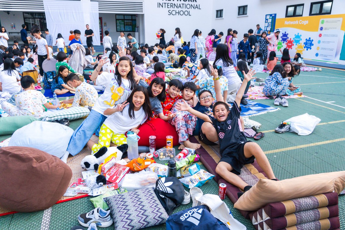 NISYangon's tweet photo. 🍿🎥𝗡𝗲𝘁𝘄𝗼𝗿𝗸’𝘀 𝗙𝗶𝗿𝘀𝘁 𝗦𝘂𝗻𝘀𝗲𝘁 𝗖𝗶𝗻𝗲𝗺𝗮
It was a spectacular evening as students came together to enjoy our first ever sunset cinema. What a very special evening for everyone as we came together as one big family!

#NetworkInternationalSchool #NetworkPrimary https://t.co/FFqaoB0Tkz