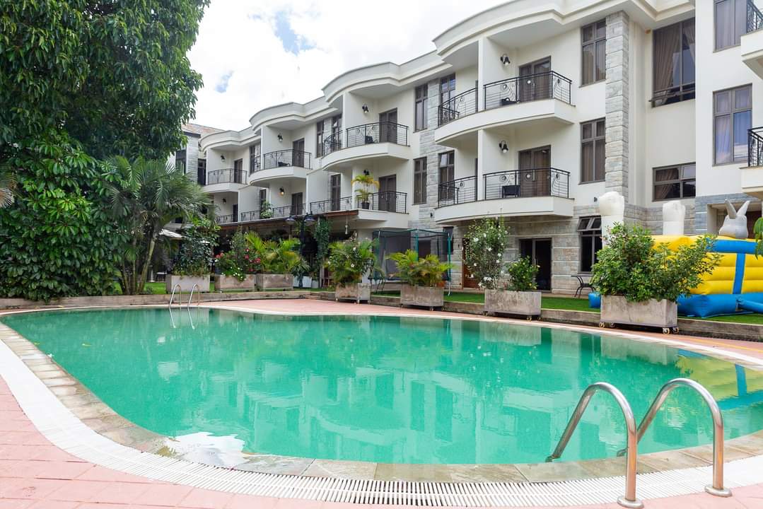 DiscoverMeru's tweet image. Hey, planning for a staycation #Easter Holiday?
Visit   @AlbaHotelMeru  A luxurious Four-Star boutique hotel located in the quiet up-market of Milimani suburb, in Meru, Kenya.

To book call  0702 902192 or
E-mail: stay@albahotels.co.ke

 #homeofadventure #tembeameru #KaribuMeru
