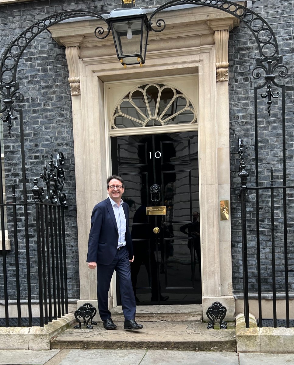 SatVu's Co-founder & CEO, Anthony Baker at yesterday's #FutureFifty event at 10 Downing Street 📸 Huge thanks to @TechNation for selecting SatVu to become part of 2024's Future Fifty cohort👇 technation.pulse.ly/xutqtzqmtg #10downingstreet #WeAreTechNation