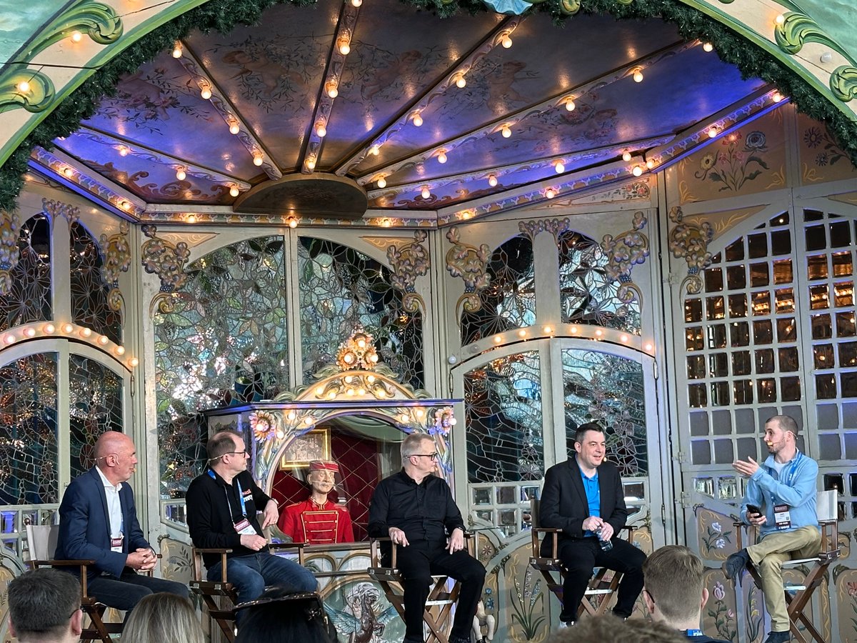 openxchange's tweet image. ✨ Day 2 at @cloudfest 2024 is in full swing, with @openxchange CEO Andreas Gauger taking part in a discussion around "From DIY to #AI: #Hosting's Power Shift Is Just One Prompt Away", with @CM4all_com, @epages and @rankingCoach. 🤝 Drop us a line to book a meeting.